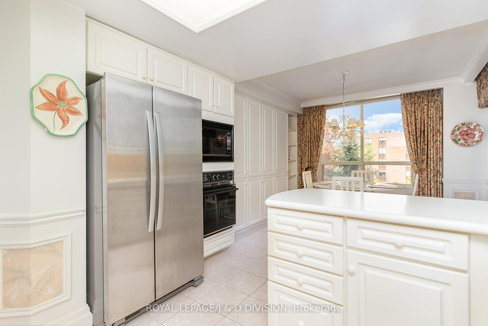 3 Bedrooms Condo at 225 The Donway, Toronto For sale