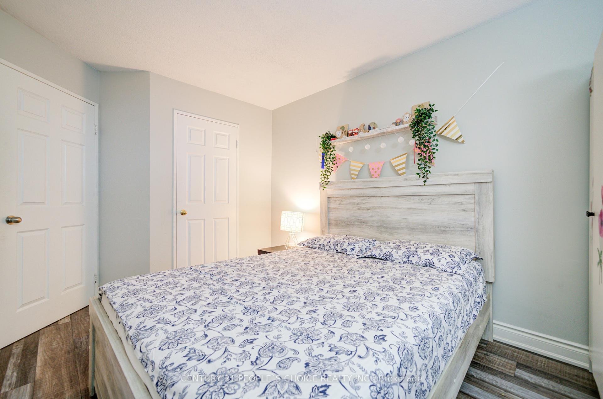 3 Bedrooms Condo at 4460 Tucana, Mississauga For sale