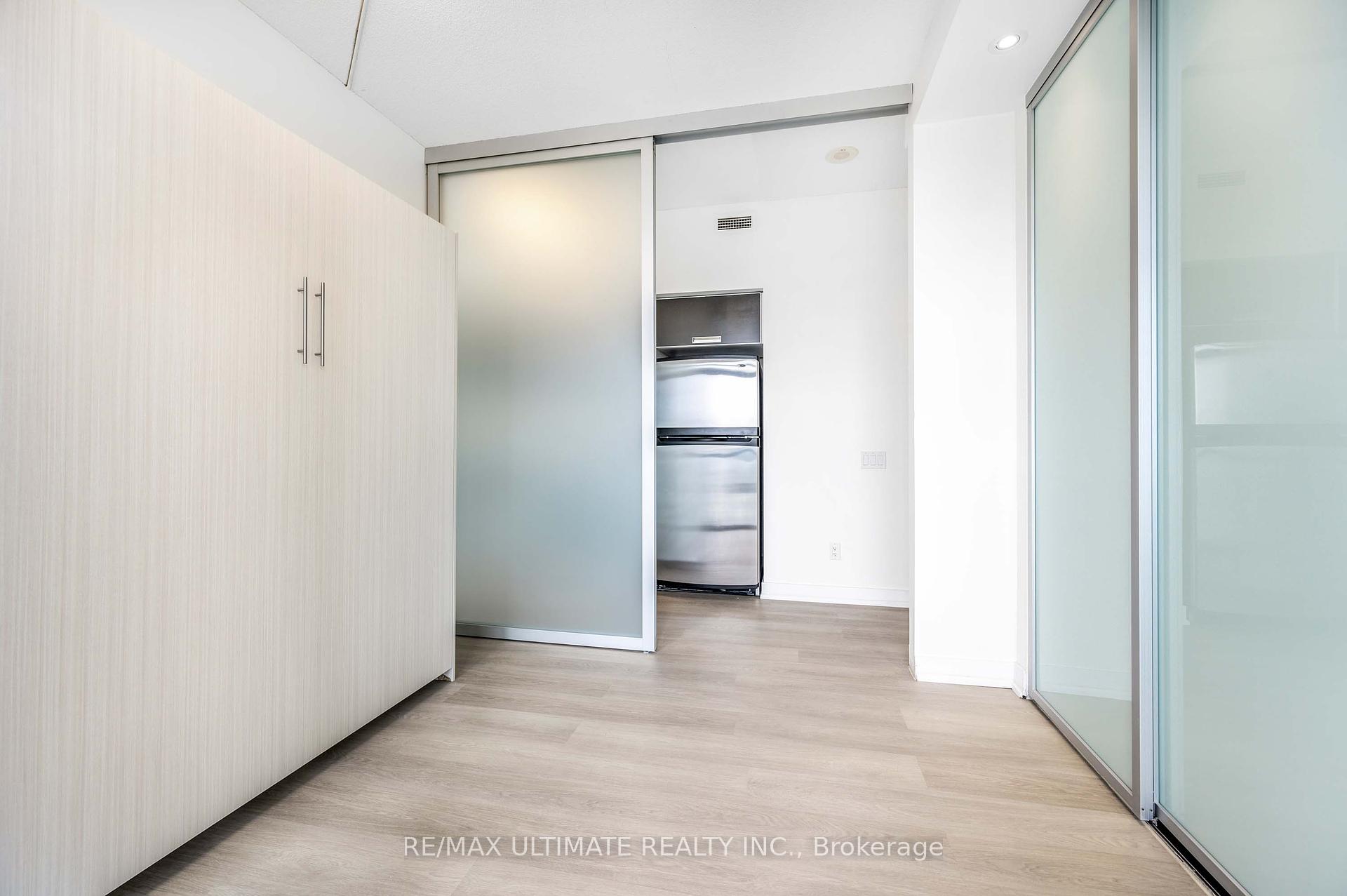 2 Bedrooms Condo at 33 Charles, Toronto For sale