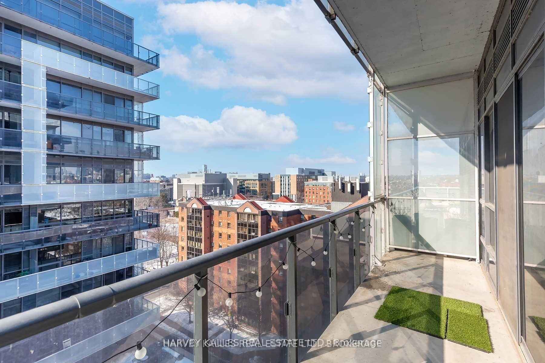 1030 King Street W 1002