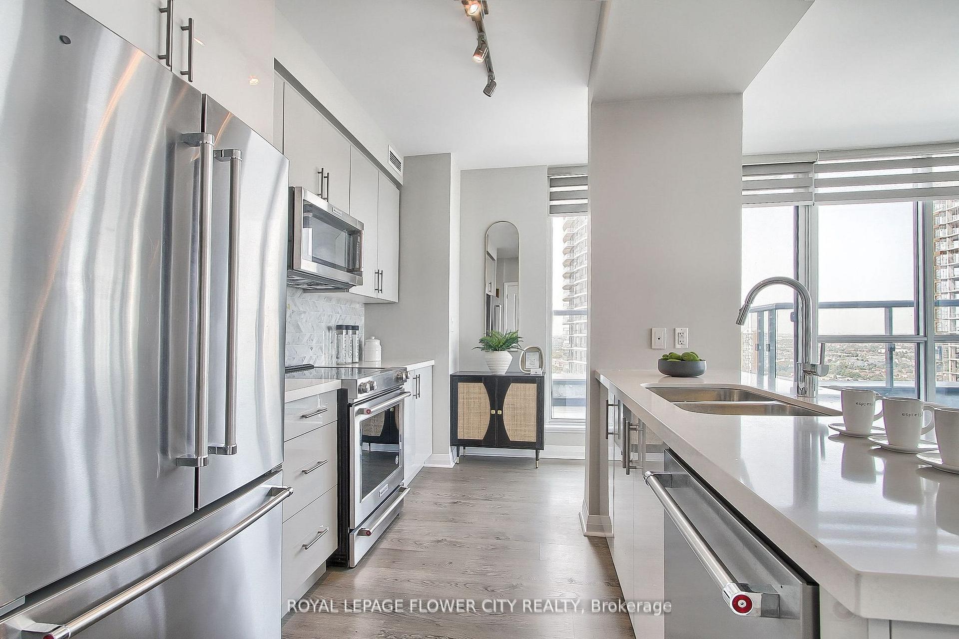 3 Bedrooms Condo at 5025 Four Springs, Mississauga For sale