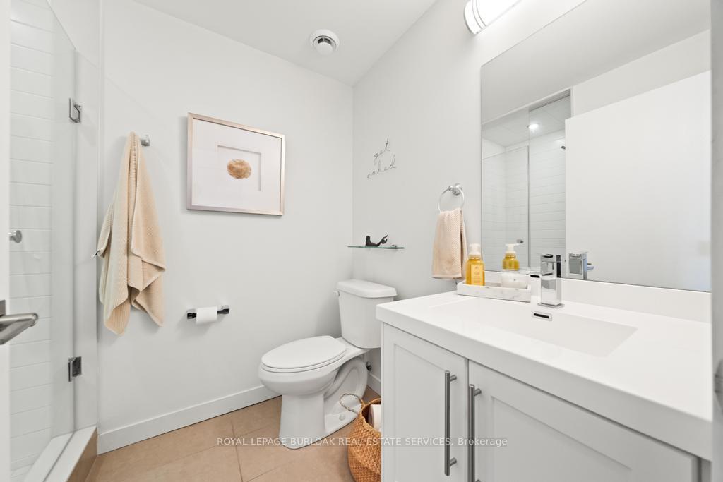 2 Bedrooms Condo at 2087 Fairview, Burlington For sale