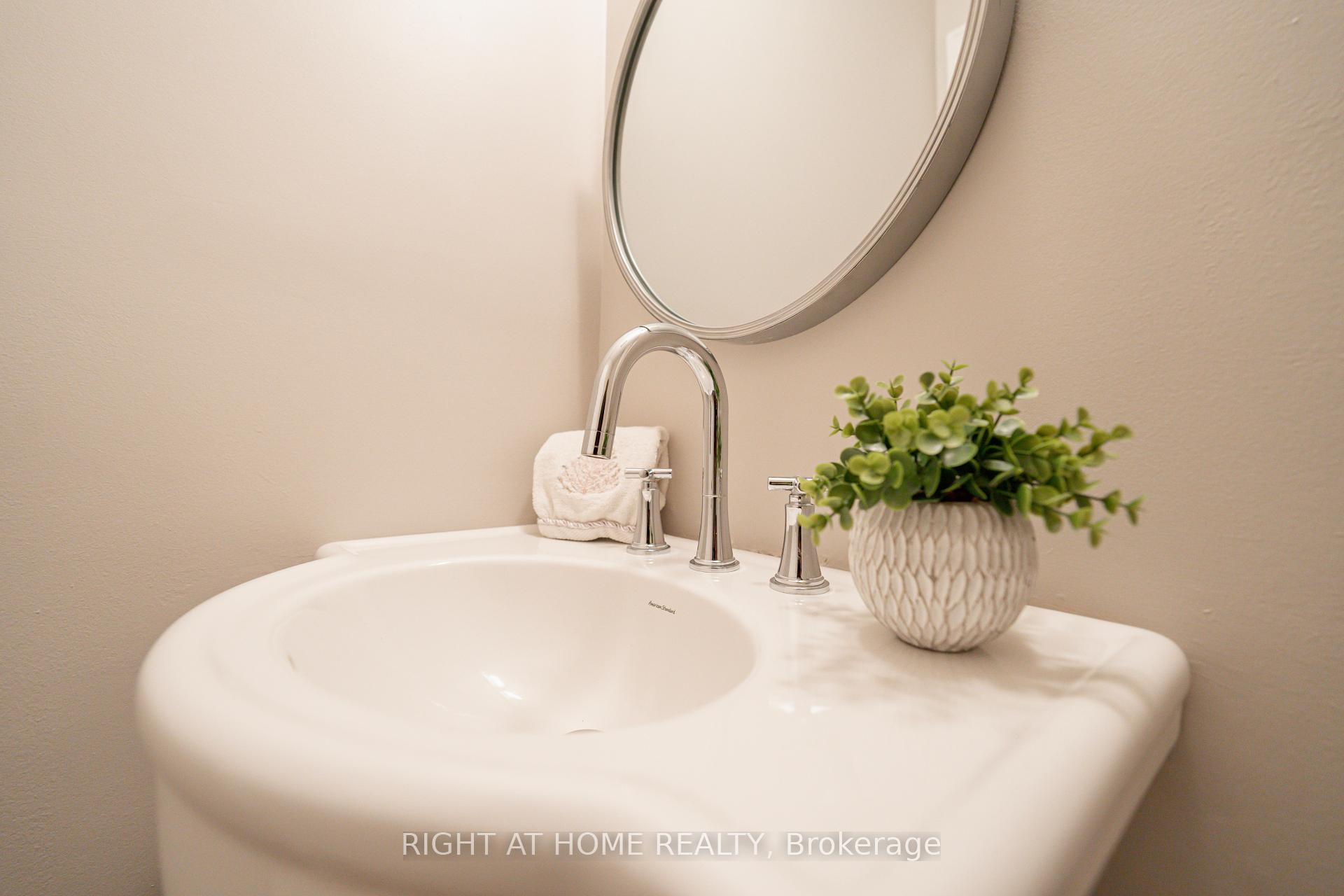 3 Bedrooms Condo at 43 Wild Ginger,  Toronto For sale