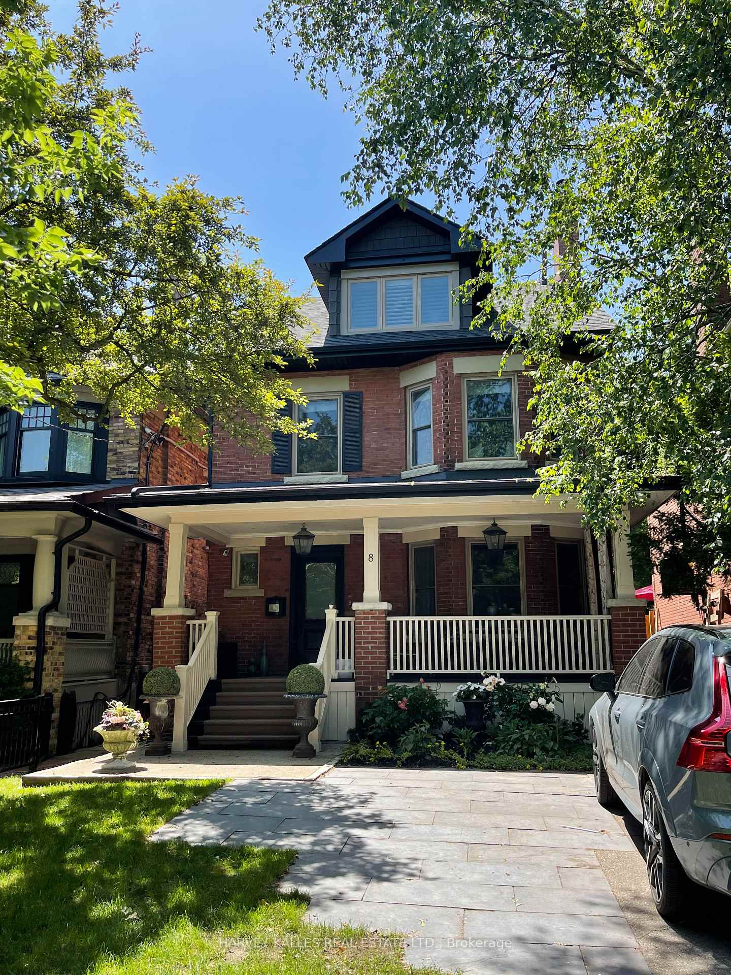 8 Edgewood Crescent