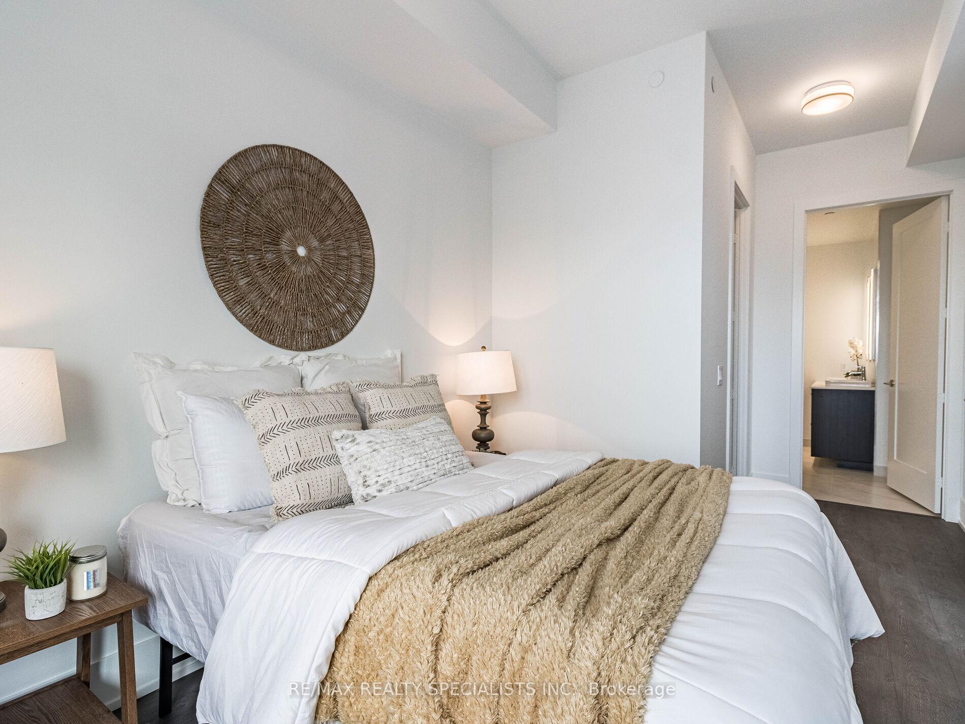3 Bedrooms Condo at 480 Front,  Toronto For sale