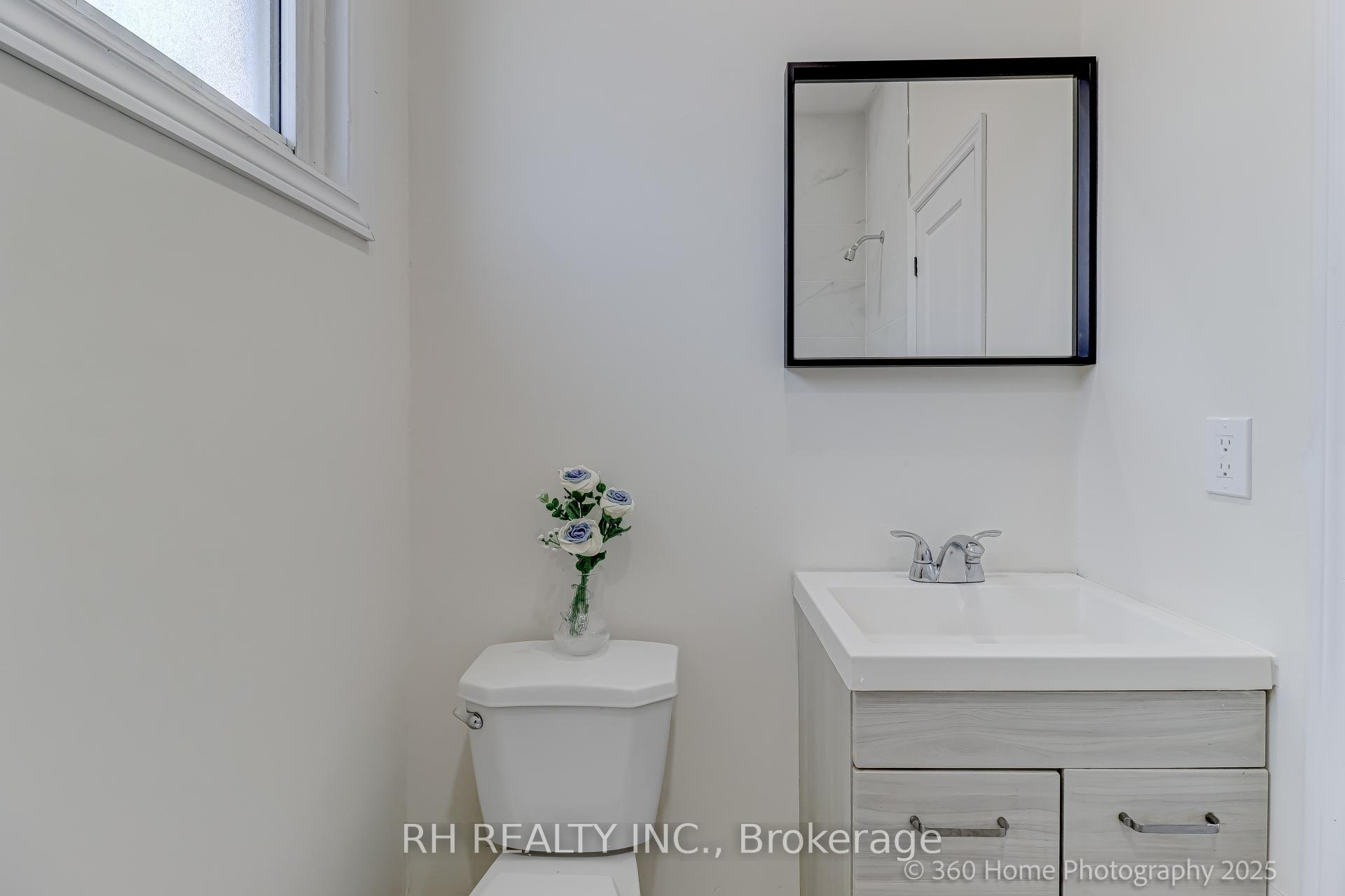 4 Bedrooms Condo at 25 Collinsgrove, Toronto For sale