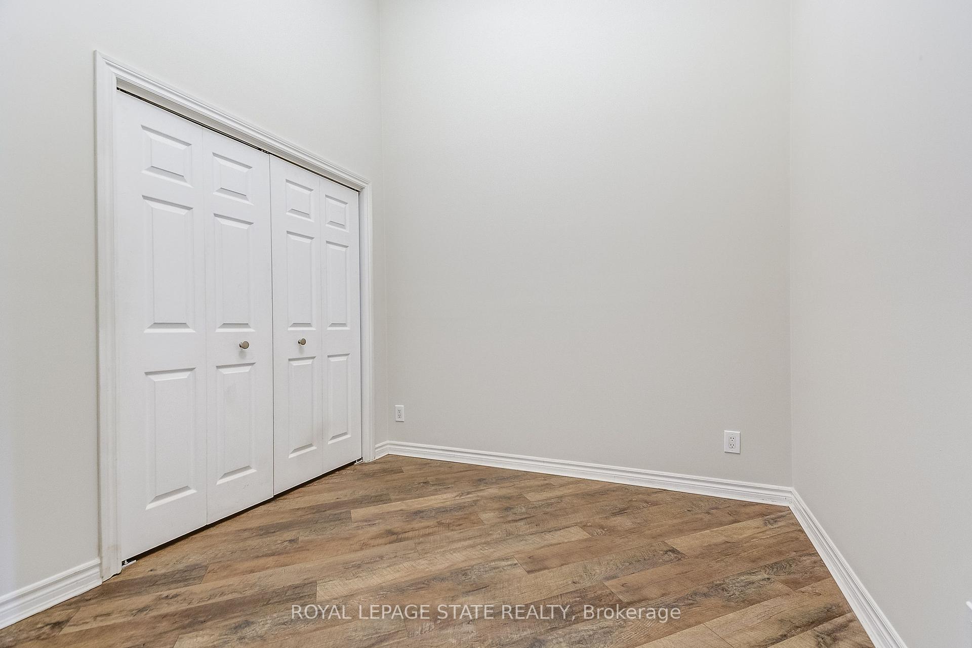 2 Bedrooms Condo at 80 King William, Hamilton For sale