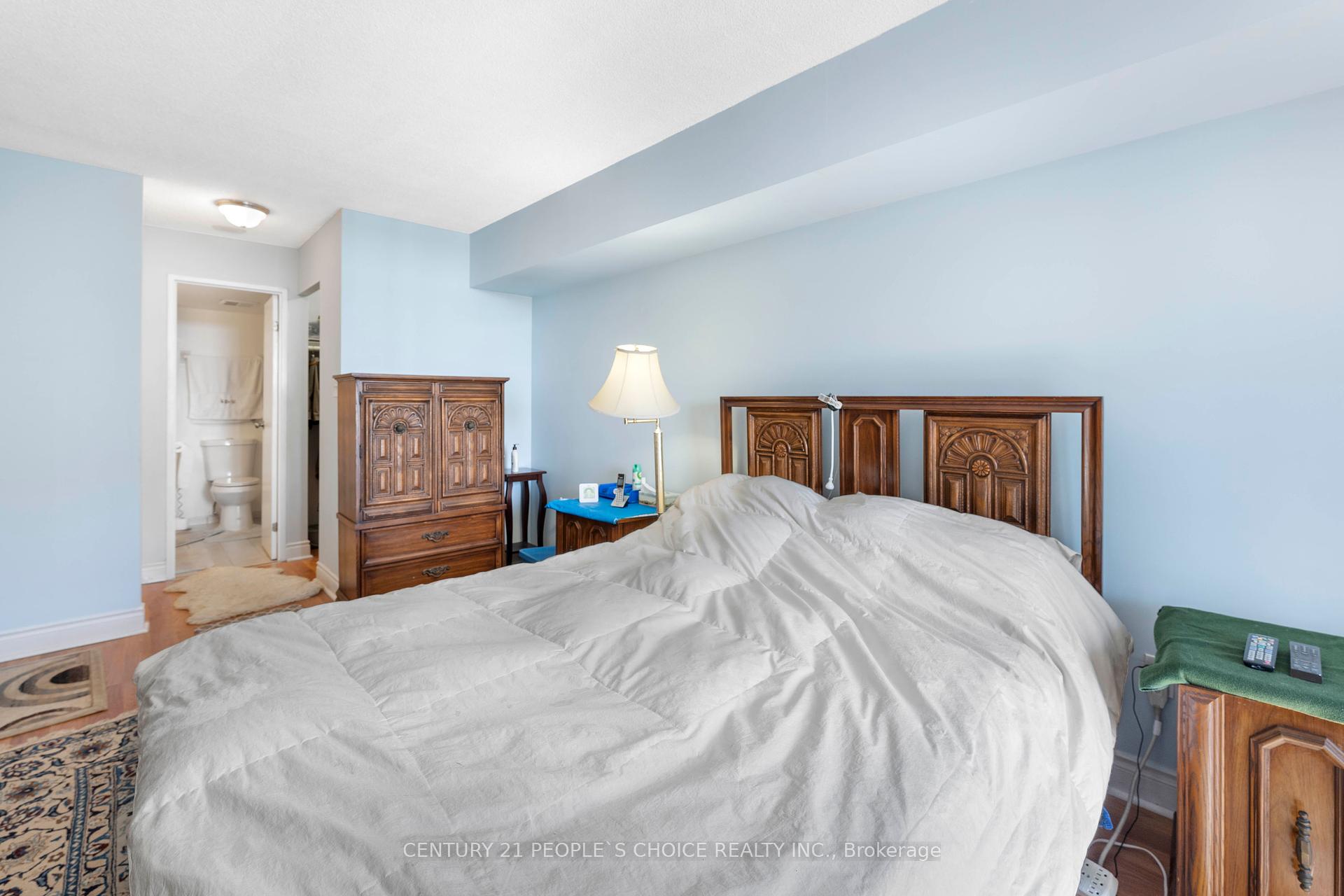 2 Bedrooms Condo at 3 Rowntree, Toronto For sale