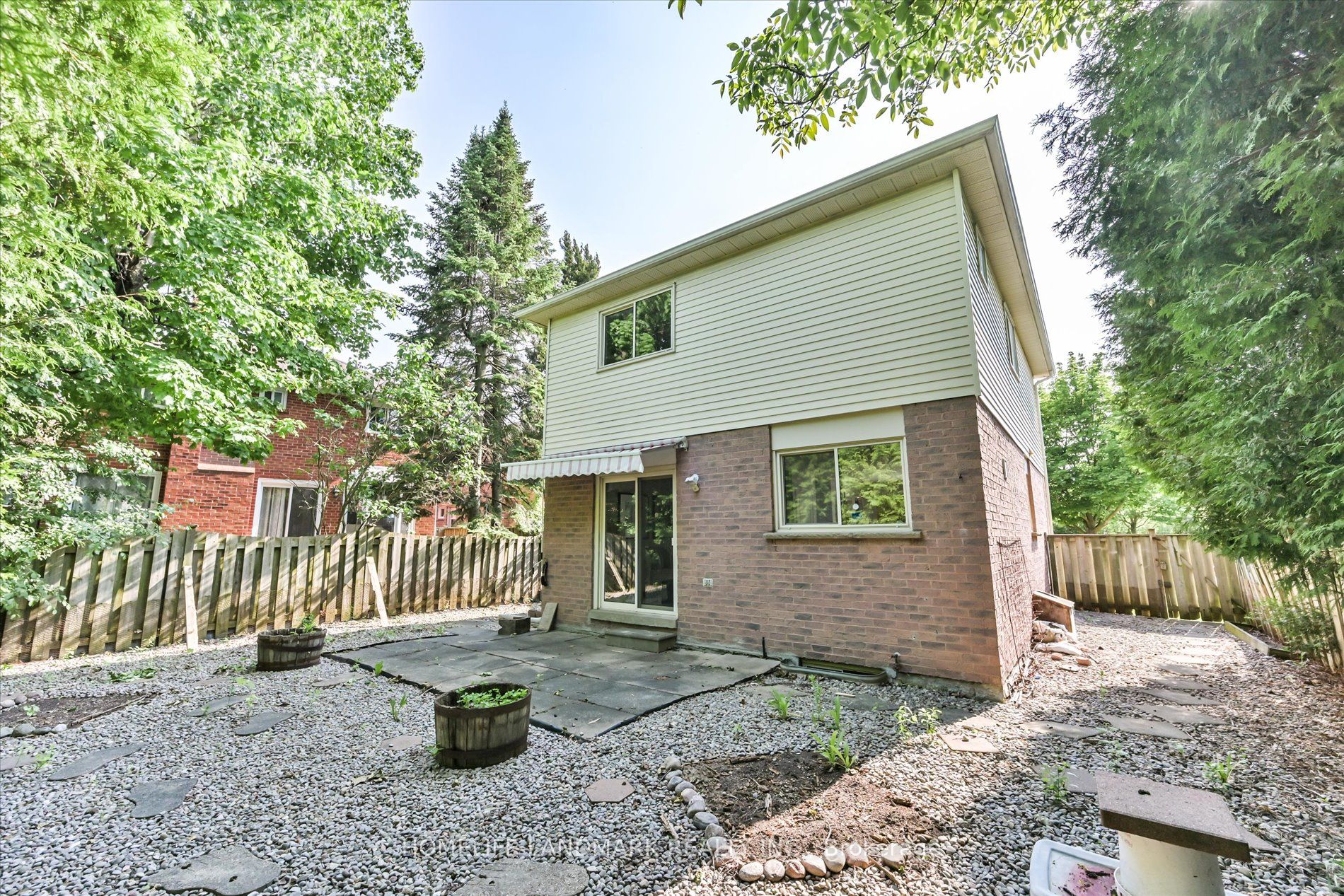 11 Hunter's Point Drive