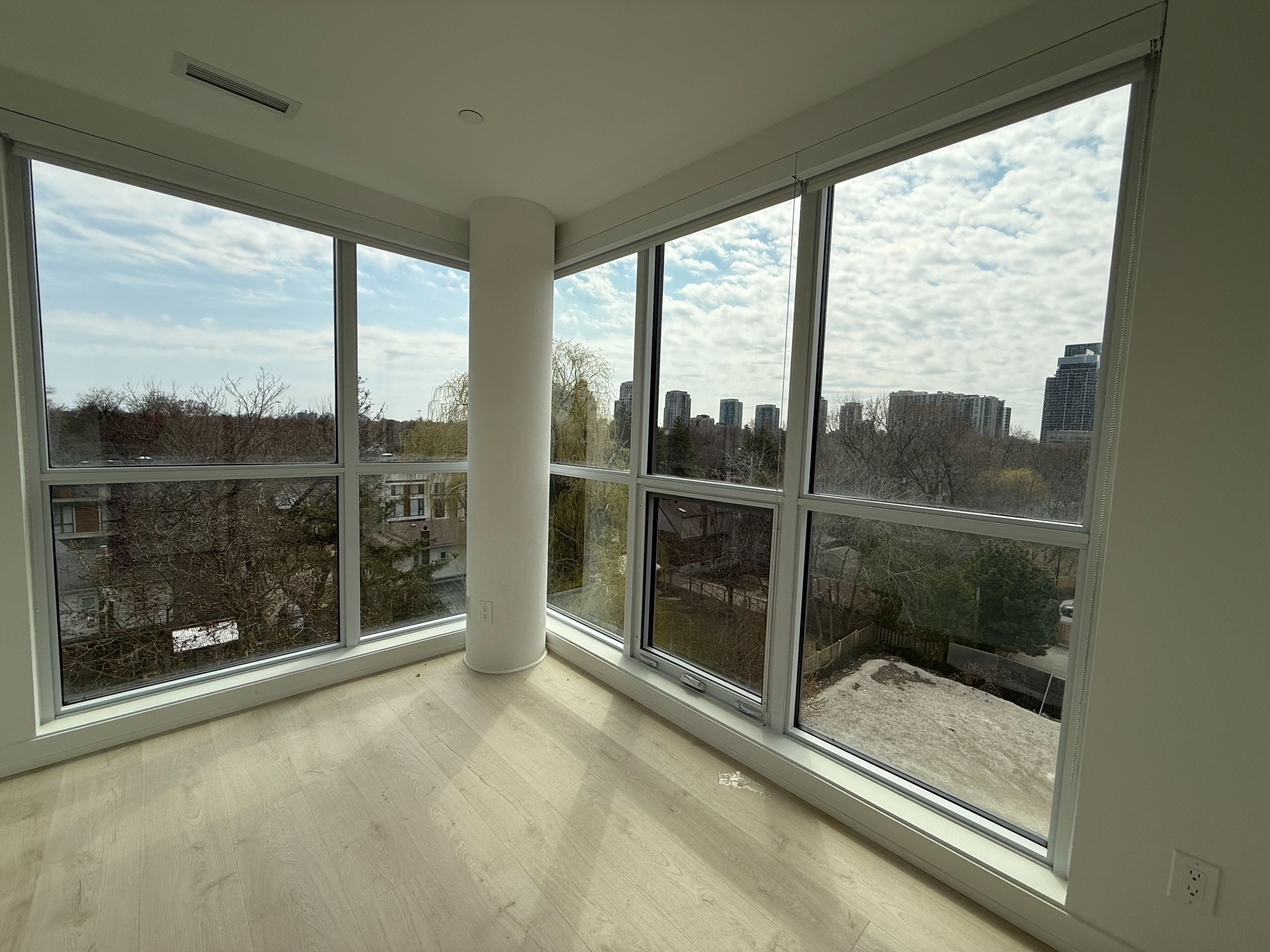 181 Sheppard Avenue E 423