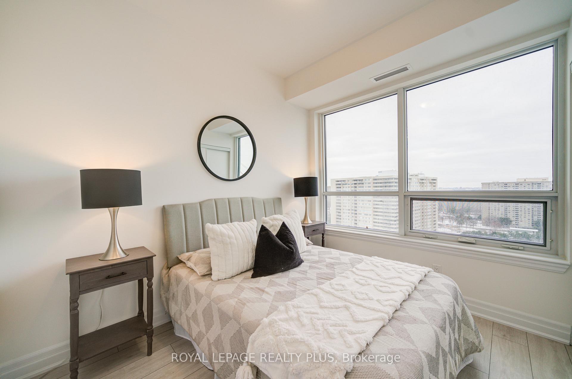2 Bedrooms Condo at 30 Elm, Mississauga For sale