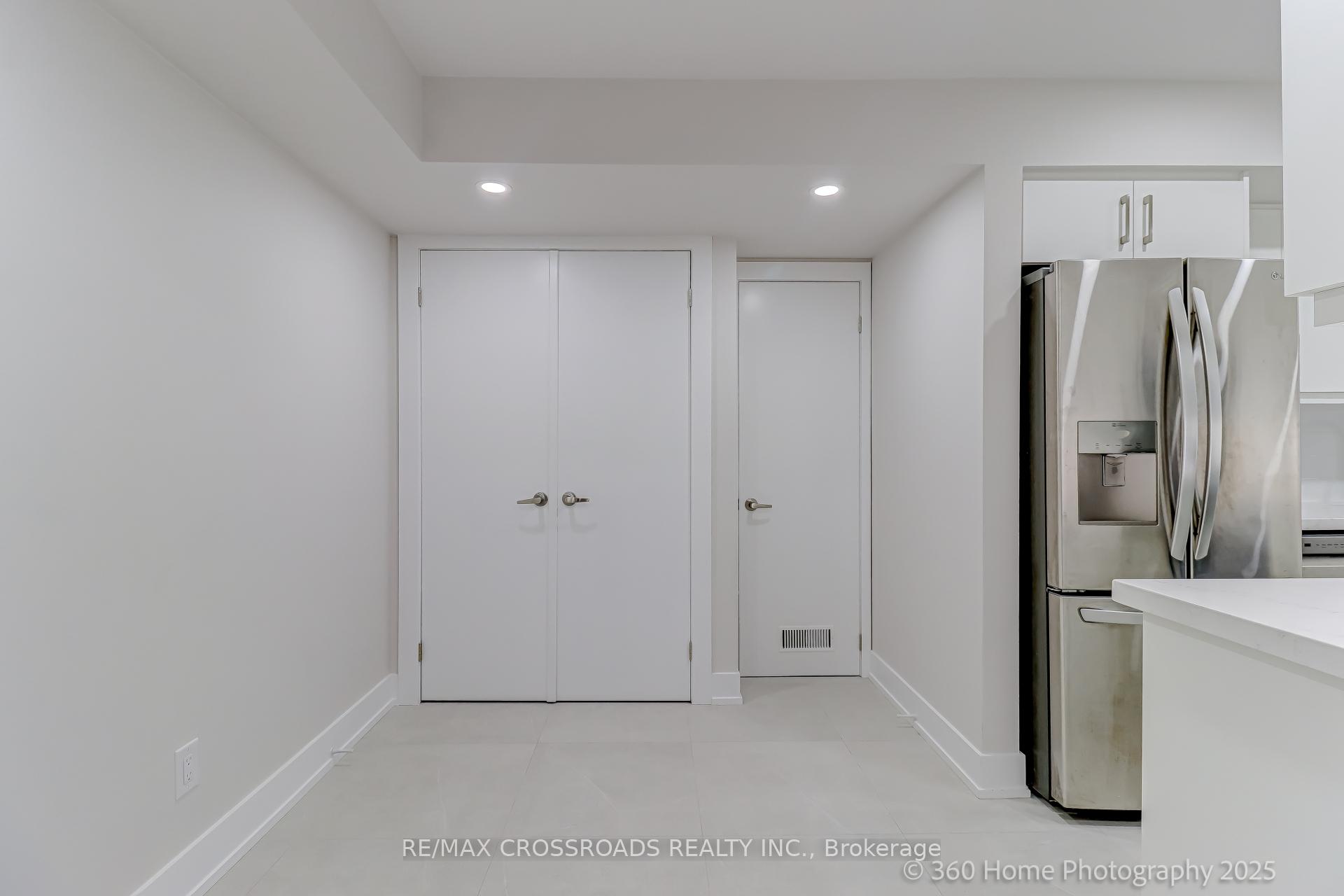 3 Bedrooms Condo at 70 Sidney Belsey,  Toronto For sale
