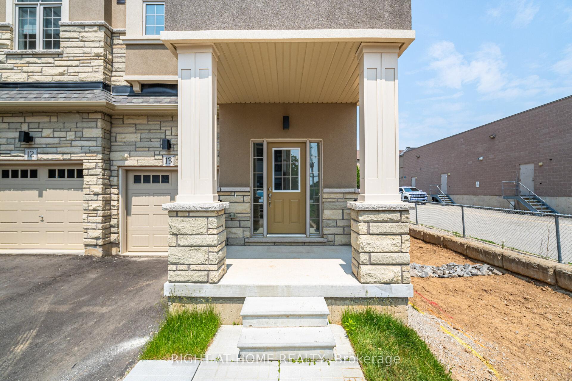 2 Bedrooms Condo at 305 Garner, Hamilton For sale