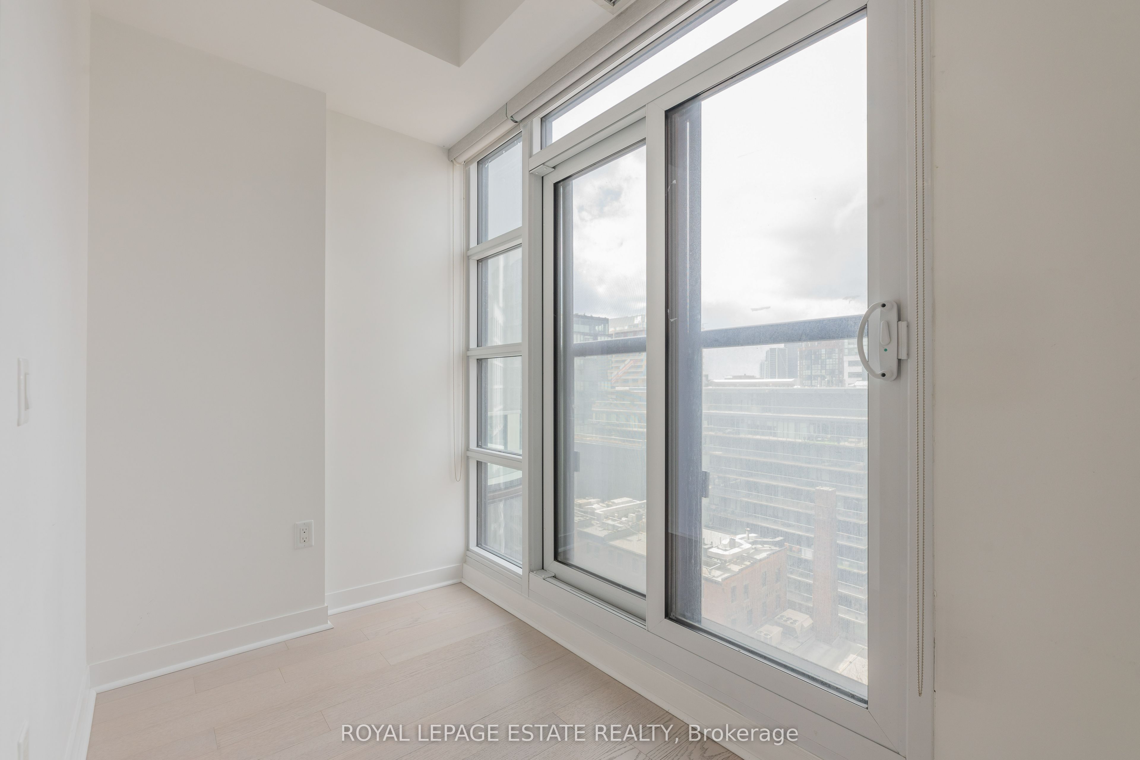 501 Adelaide Street W, #1106