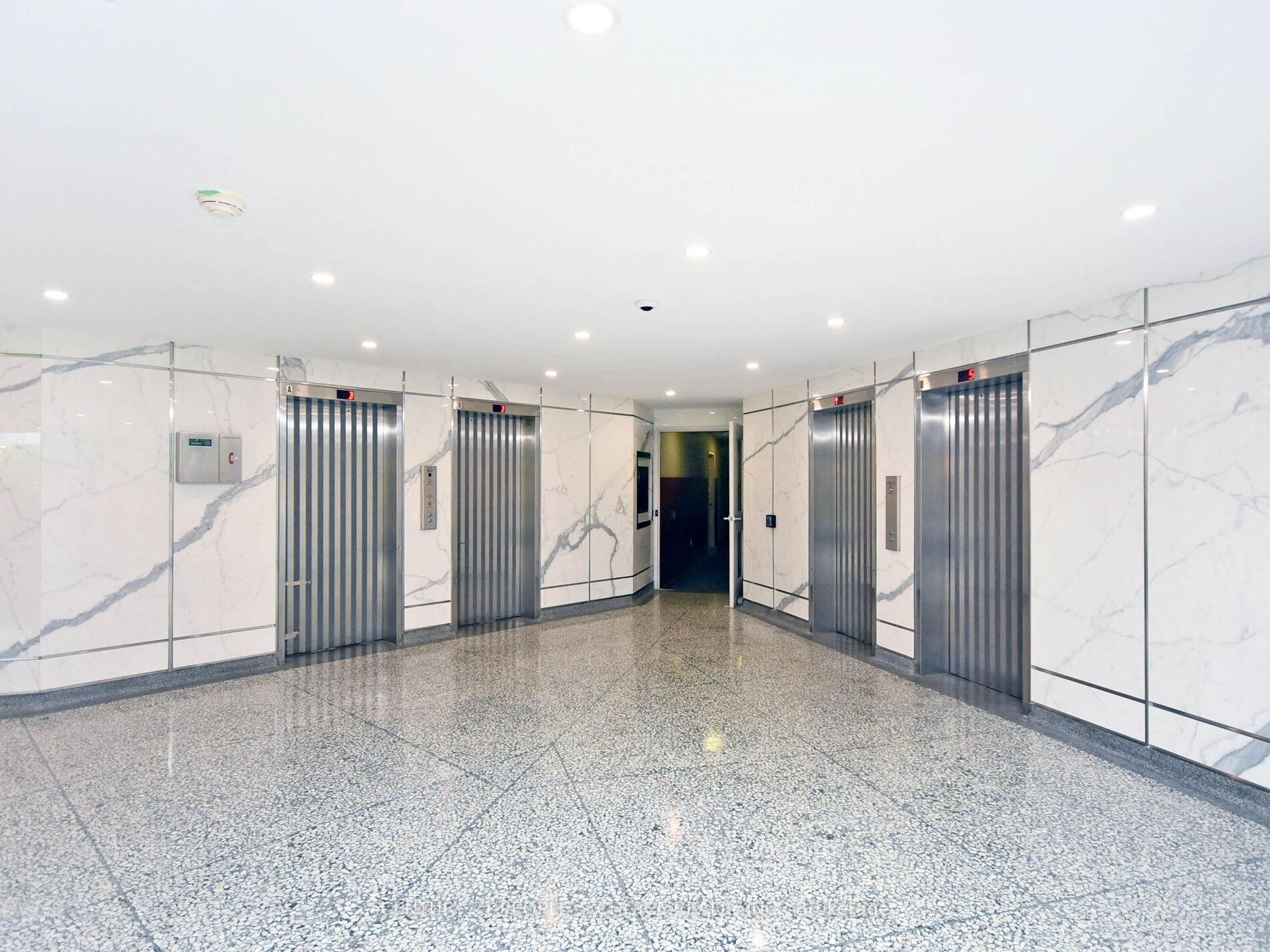 2 Bedrooms Condo at 451 The West Mall, Toronto For sale