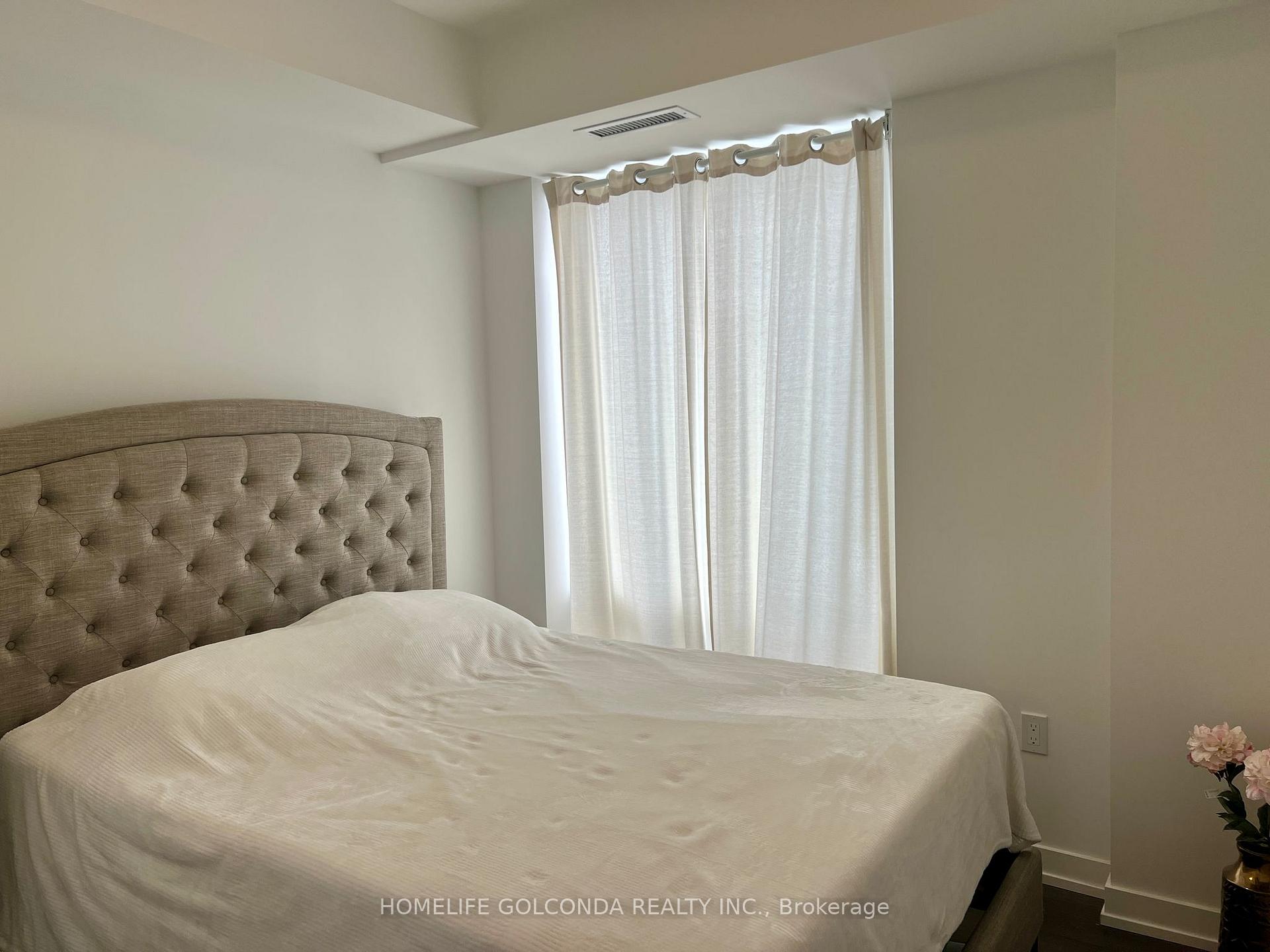 3 Bedrooms Condo at 7 Golden Lion,  Toronto For sale