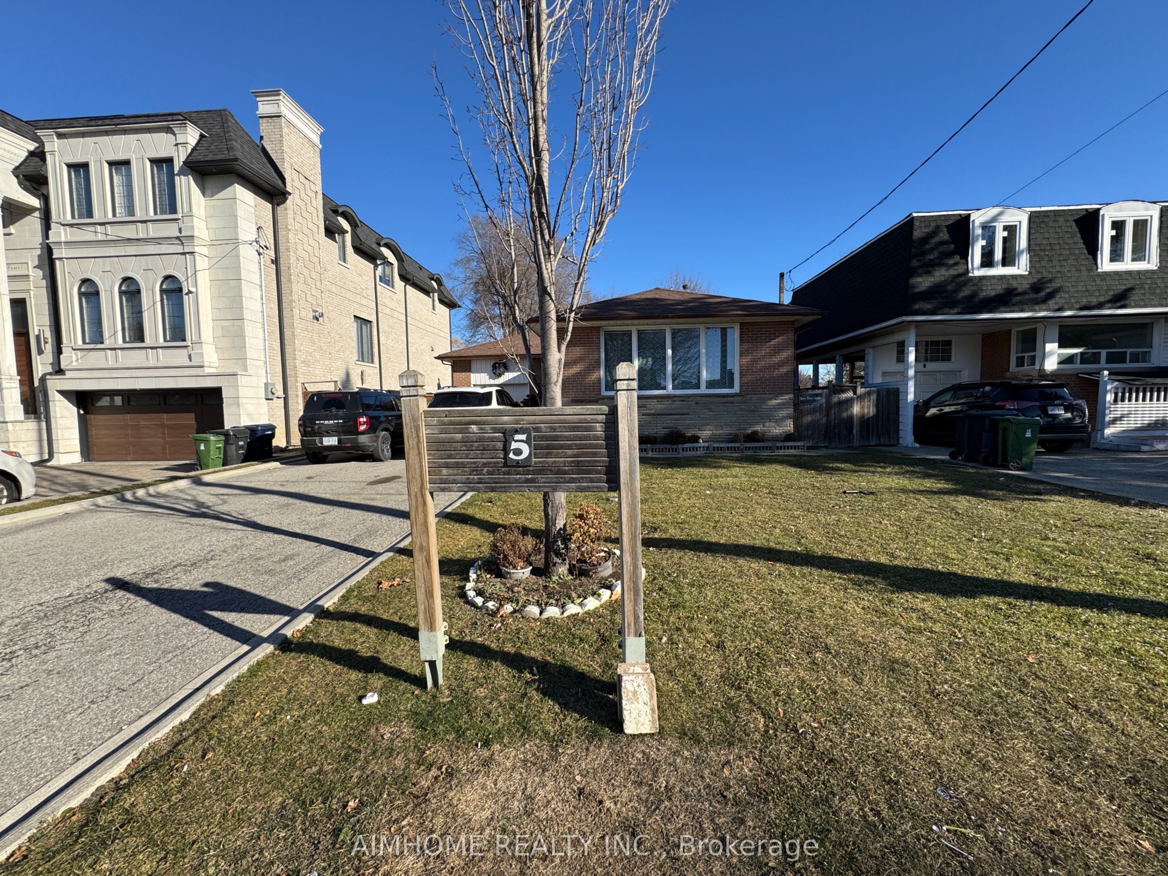 #(Main) - 5 Cloebury Court, Toronto, ON M2R 1V7