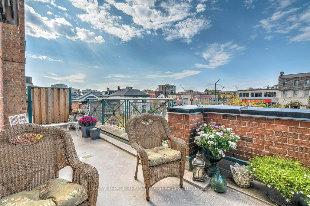 2 Bedrooms Condo at 221 Robinson,  Oakville For sale