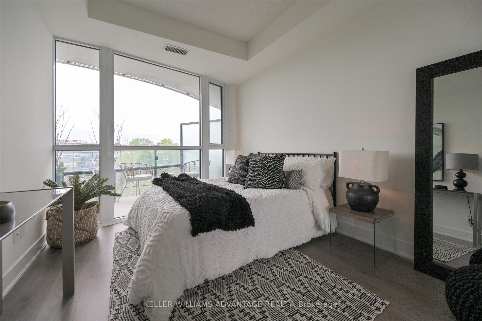 2 Bedrooms Condo at 99 The Donway, Toronto For sale