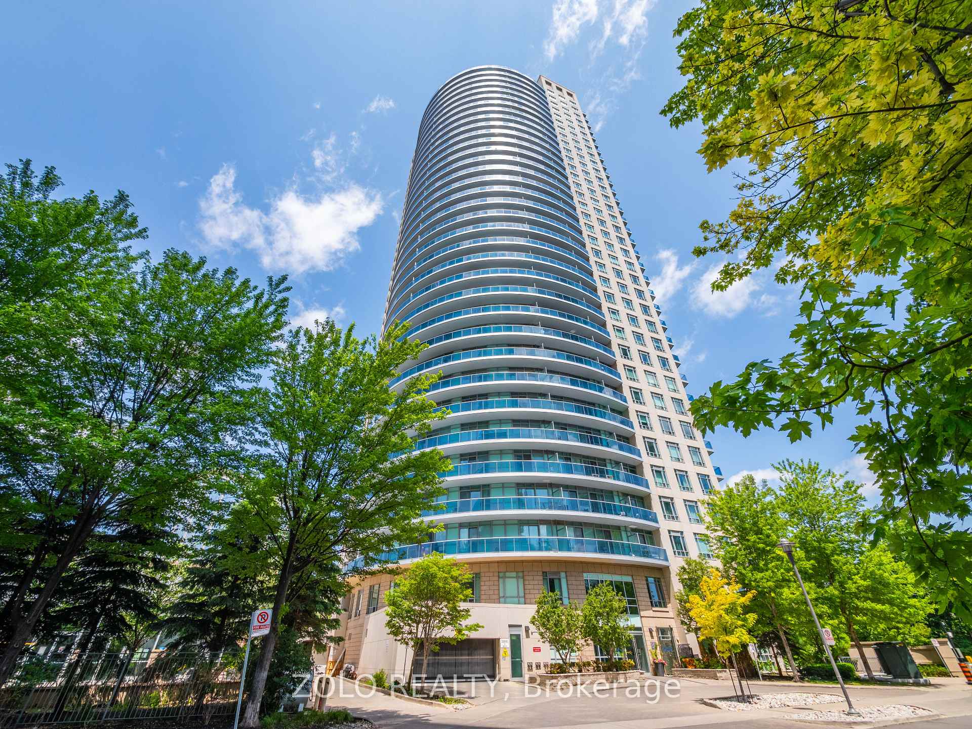 2 Bedrooms Condo at 80 Absolute, Mississauga For sale