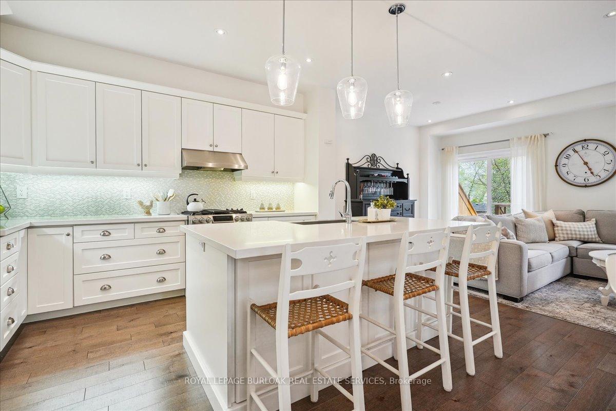 3 Bedrooms Condo at 2086 Ghent, Burlington For sale