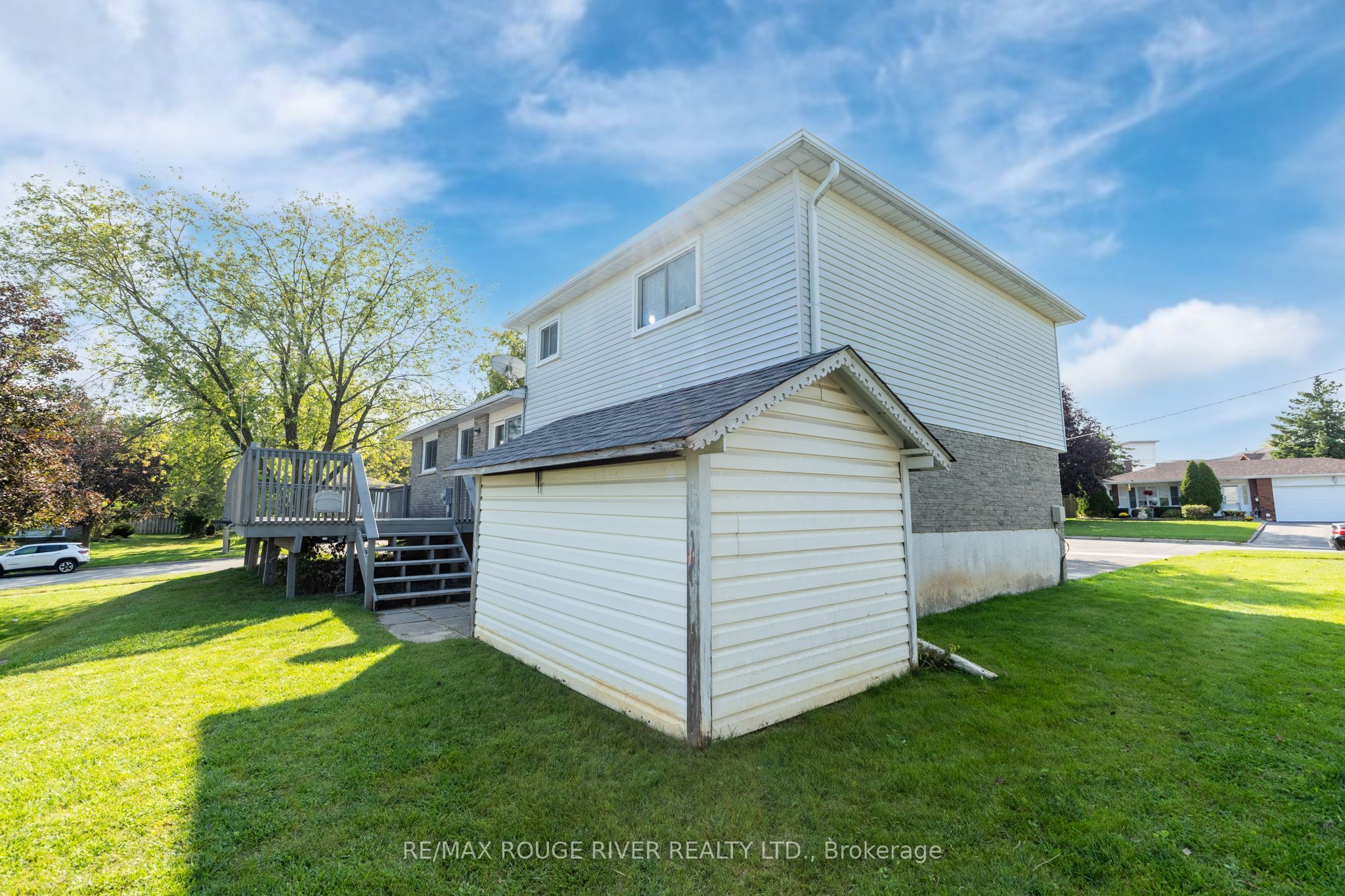 1 Applewood Crescent