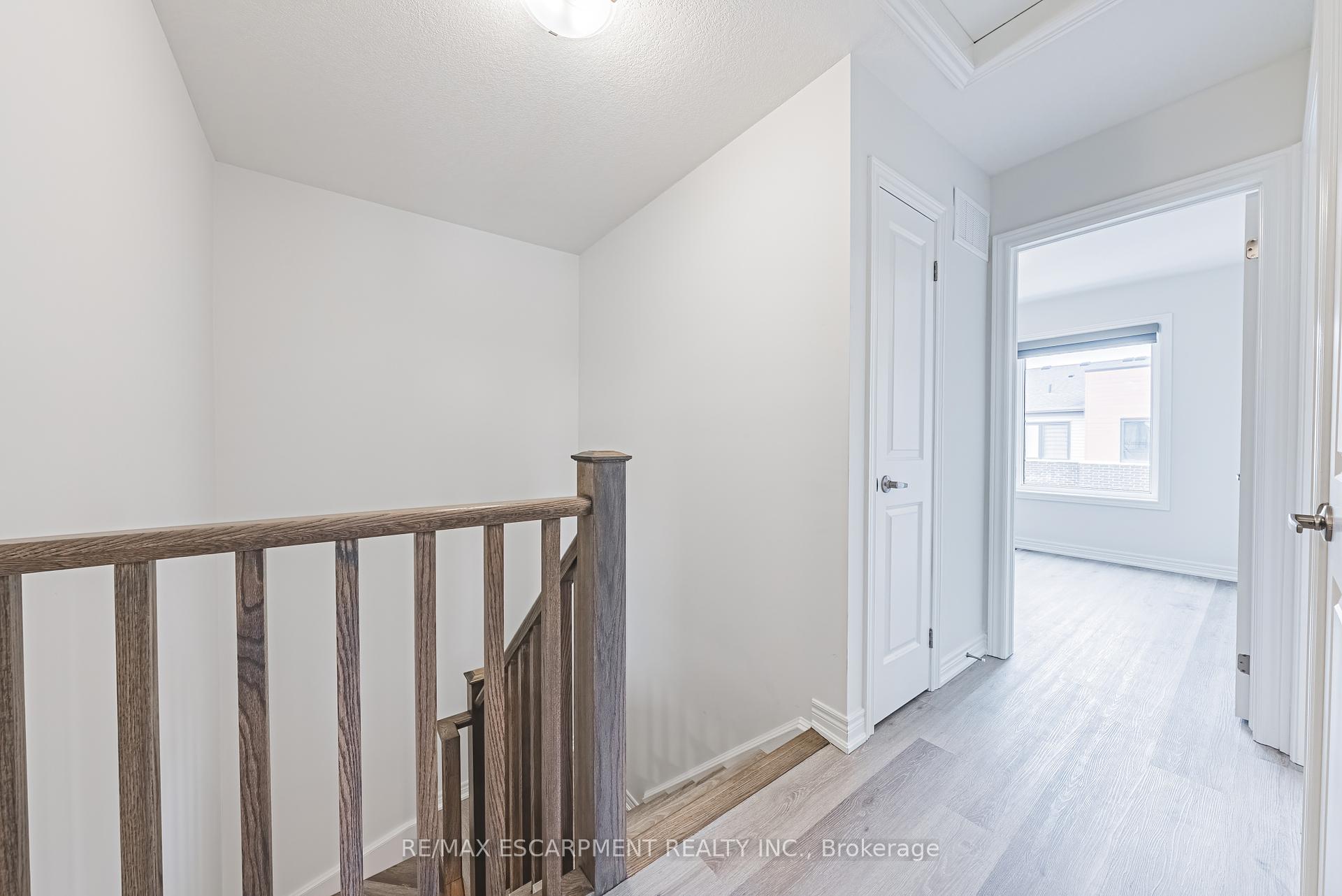 3 Bedrooms Condo at 55 Dryden,  Hamilton For sale