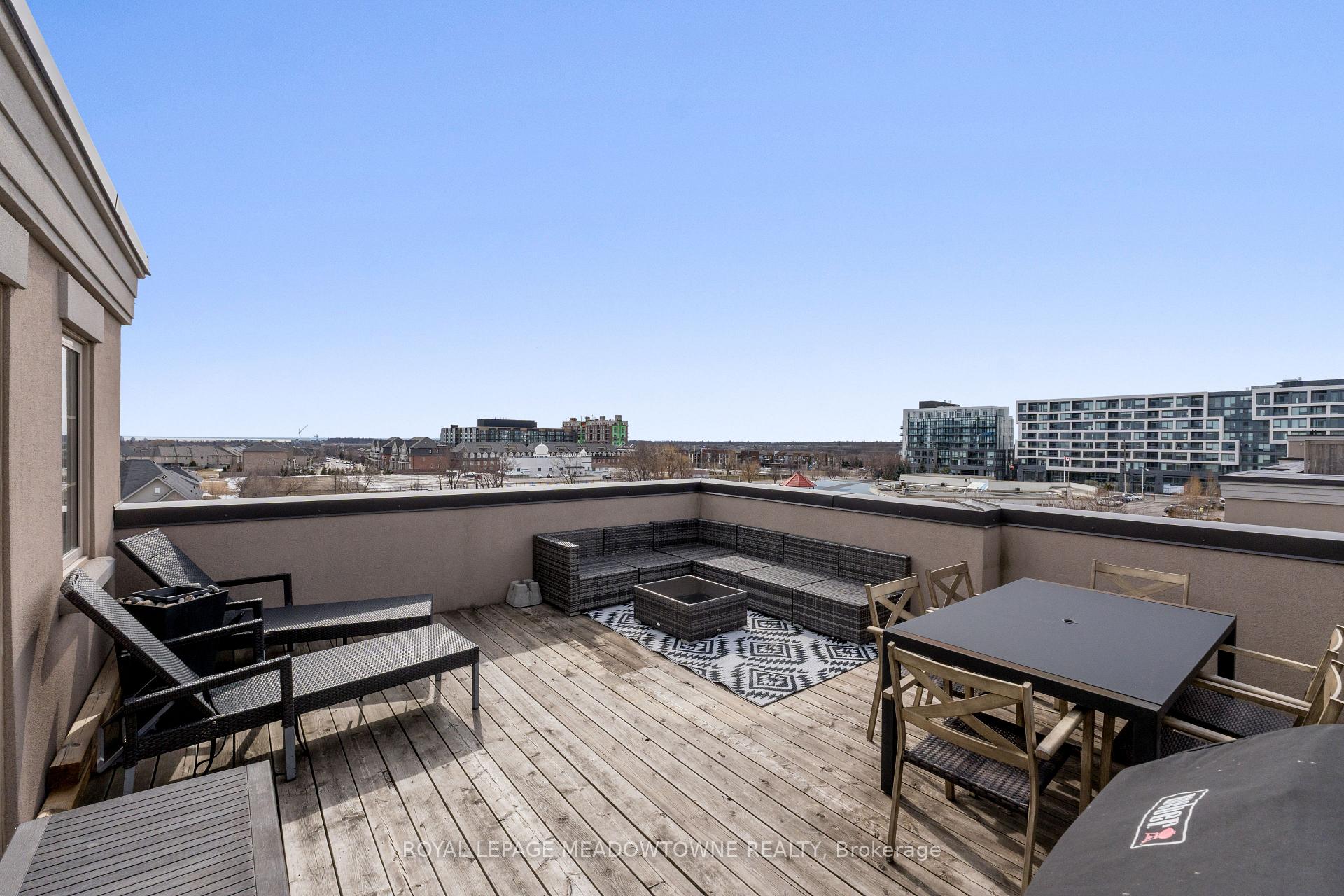 3 Bedrooms Condo at 2441 Greenwich, Oakville For sale