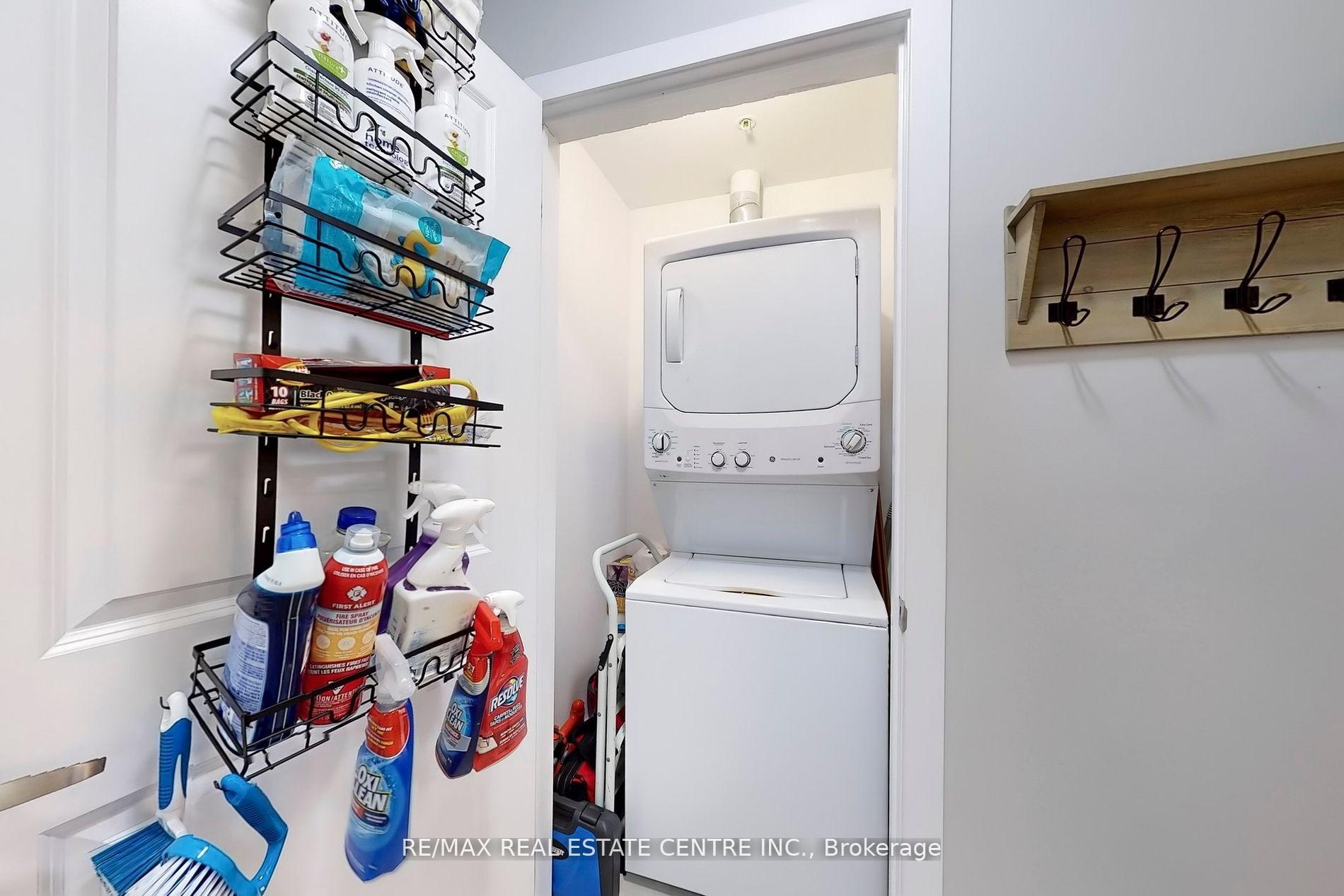 2 Bedrooms Condo at 81 Robinson,  Hamilton For sale