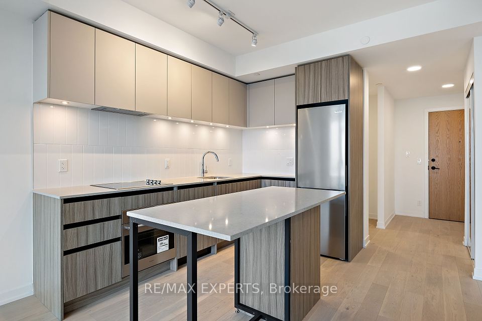 7950 Bathurst