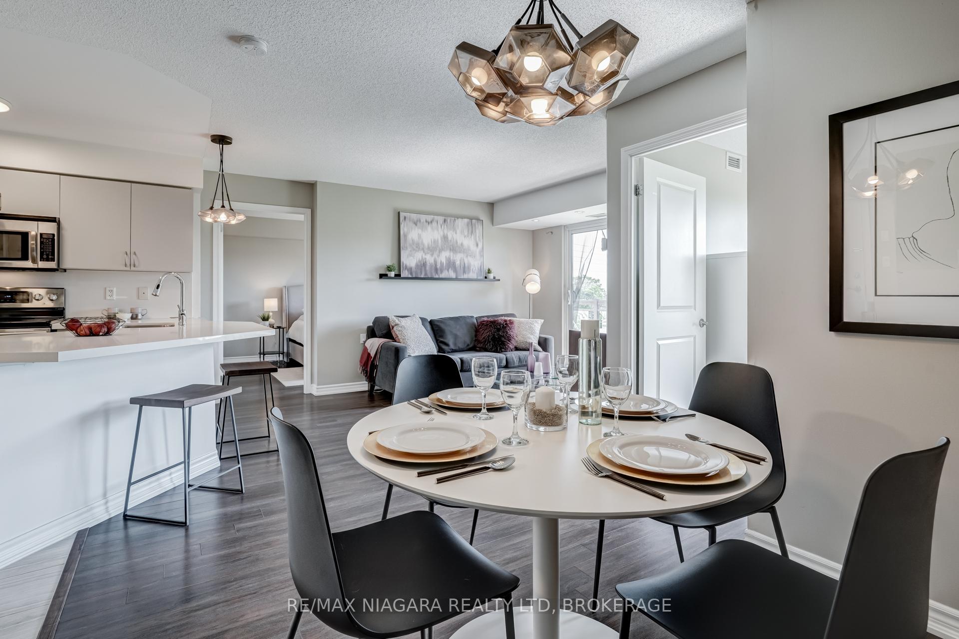 2 Bedrooms Condo at 872 Sheppard, Toronto For sale
