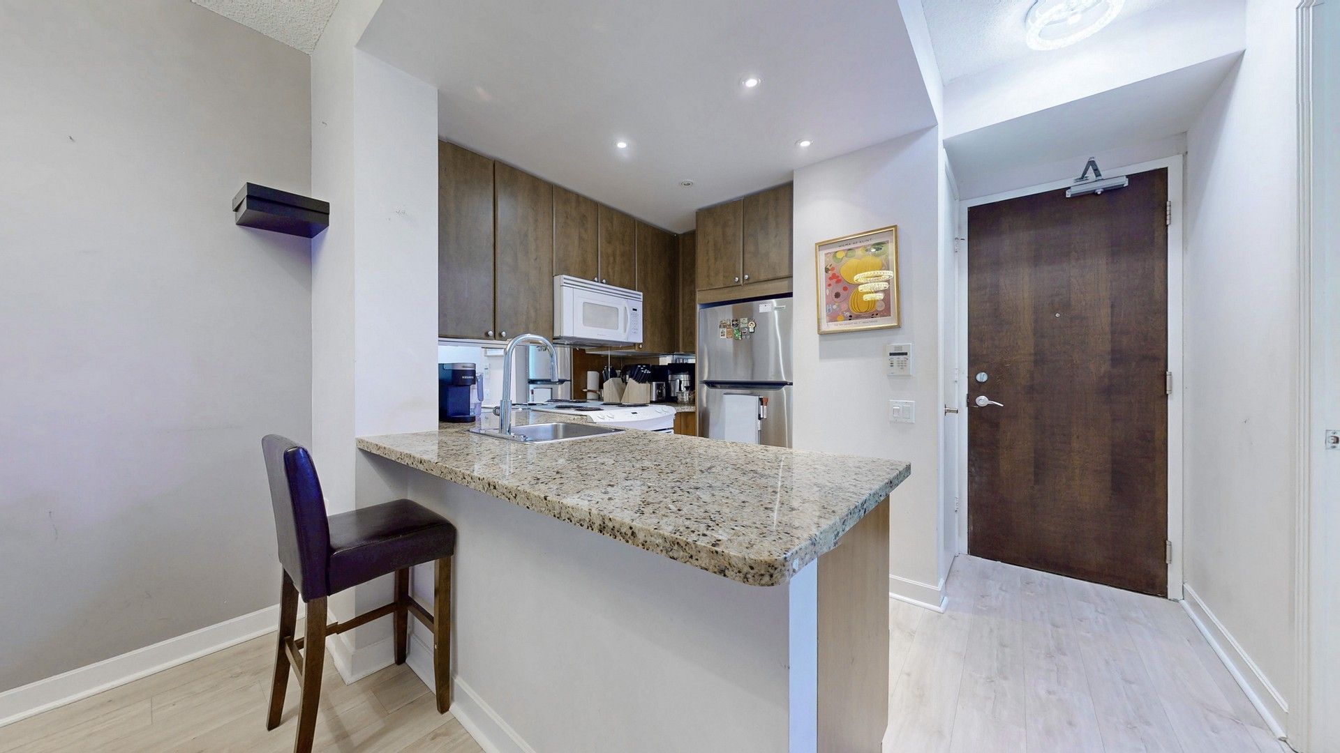 85 Bloor Street E 903