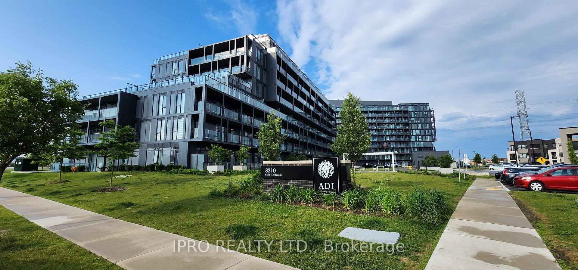 2 Bedrooms Condo at 3200 Dakota, Burlington For sale
