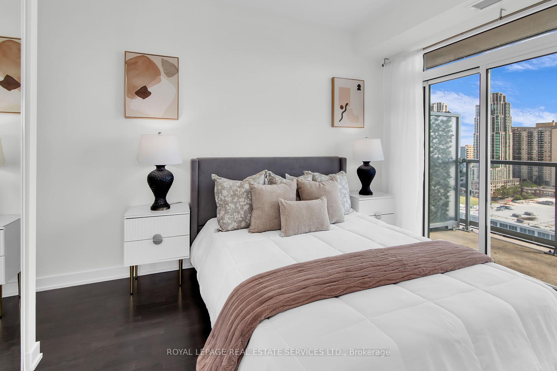3 Bedrooms Condo at 501 St Clair, Toronto For sale