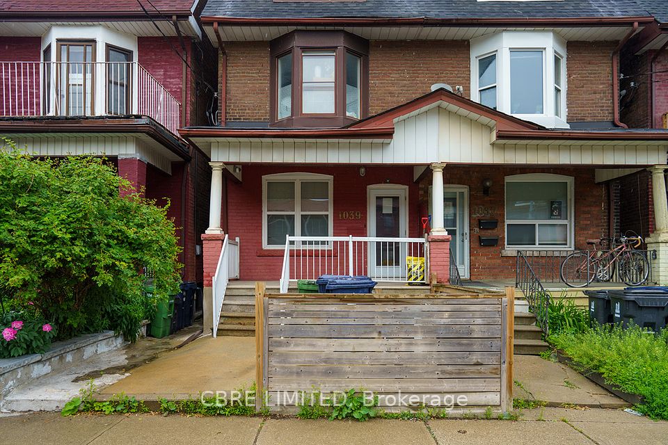 1039 Bathurst