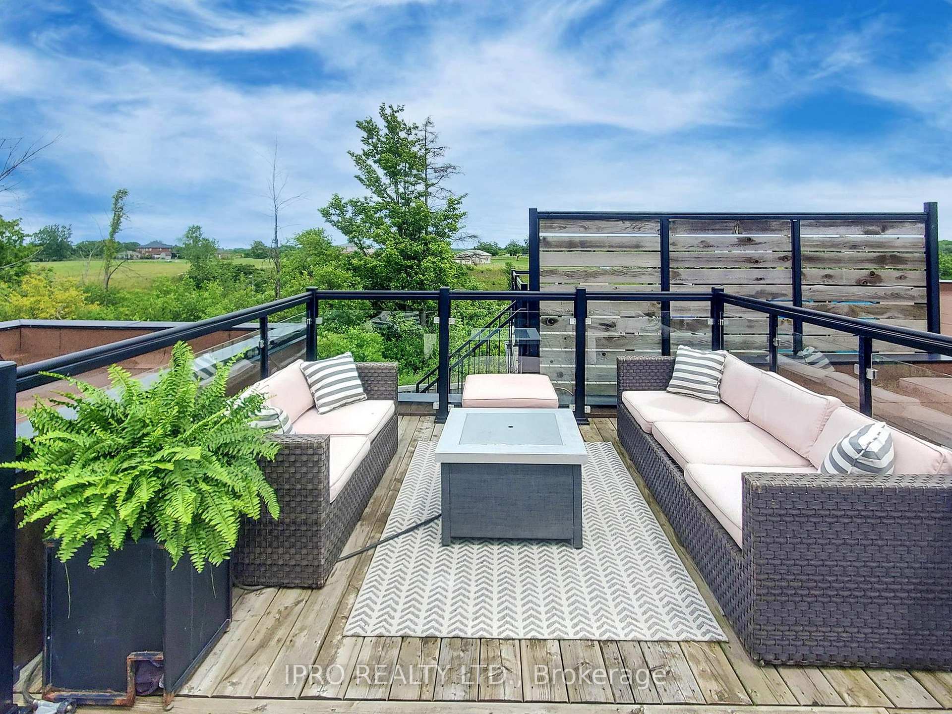 3 Bedrooms Condo at 35 Midhurst, Hamilton For sale