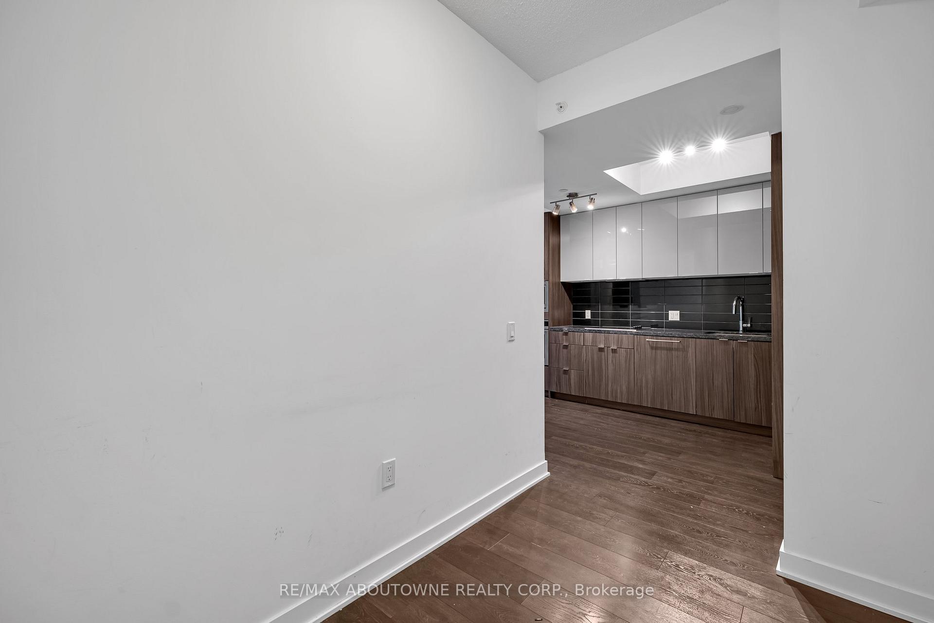 2 Bedrooms Condo at 115 Blue Jays, Toronto For sale