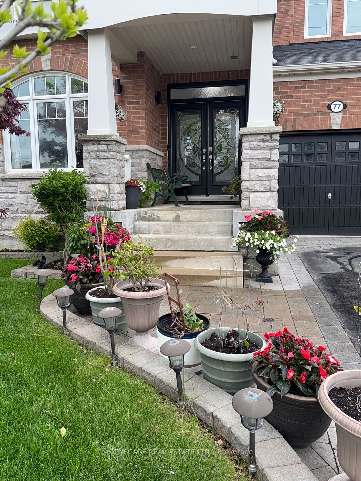77 Bulmer Crescent, Newmarket, ON L3X 3K1