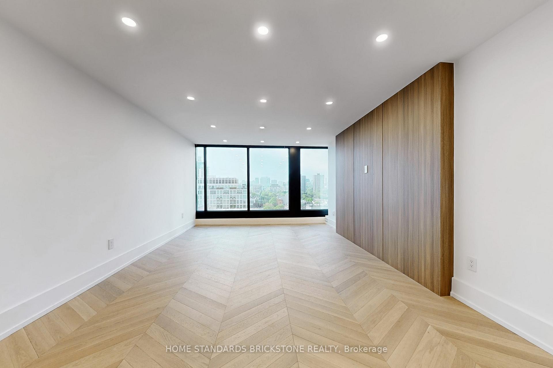 2 Bedrooms Condo at 110 Bloor, Toronto For sale