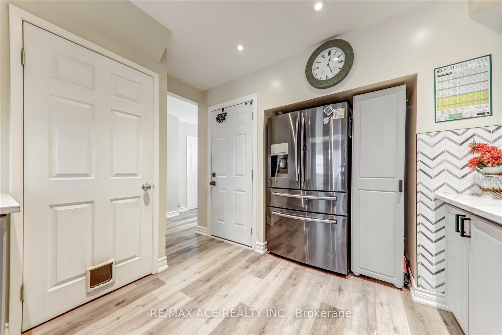 3 Bedrooms Condo at 82 St. Andrews, Hamilton For sale