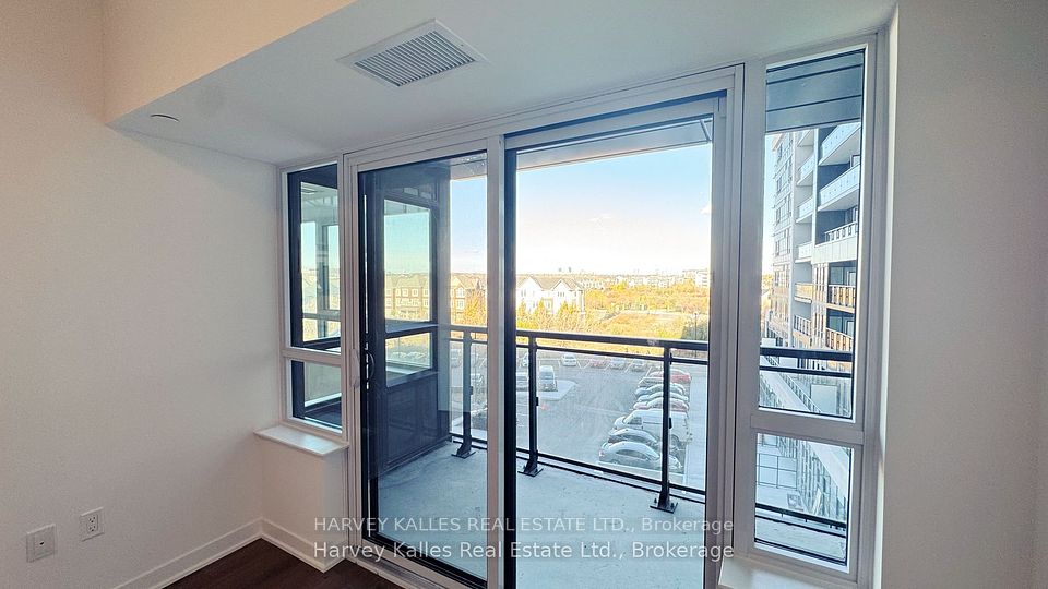 395 Dundas Street W 436
