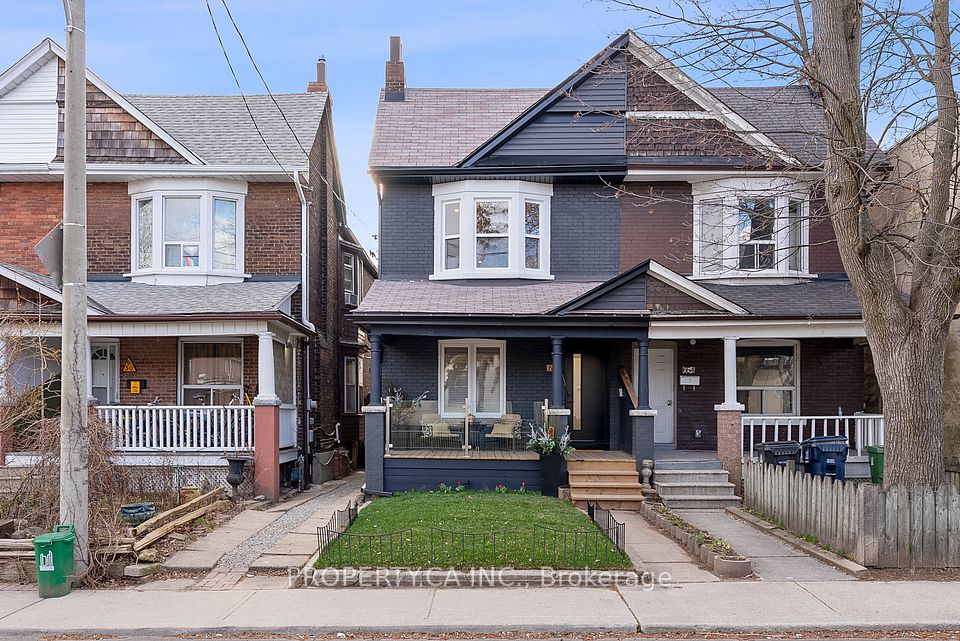 652 St Clarens