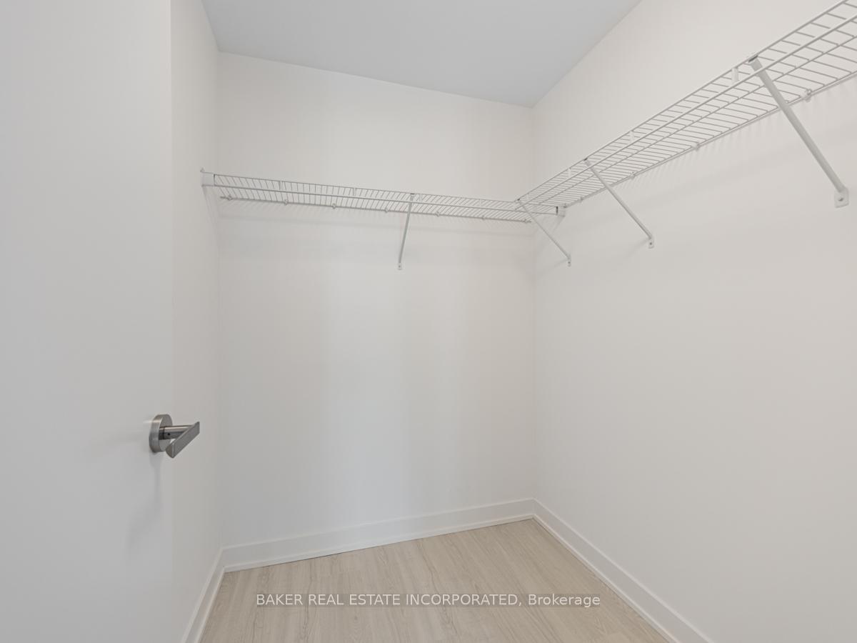 4 Bedrooms Condo at 3883 Quartz,  Mississauga For sale