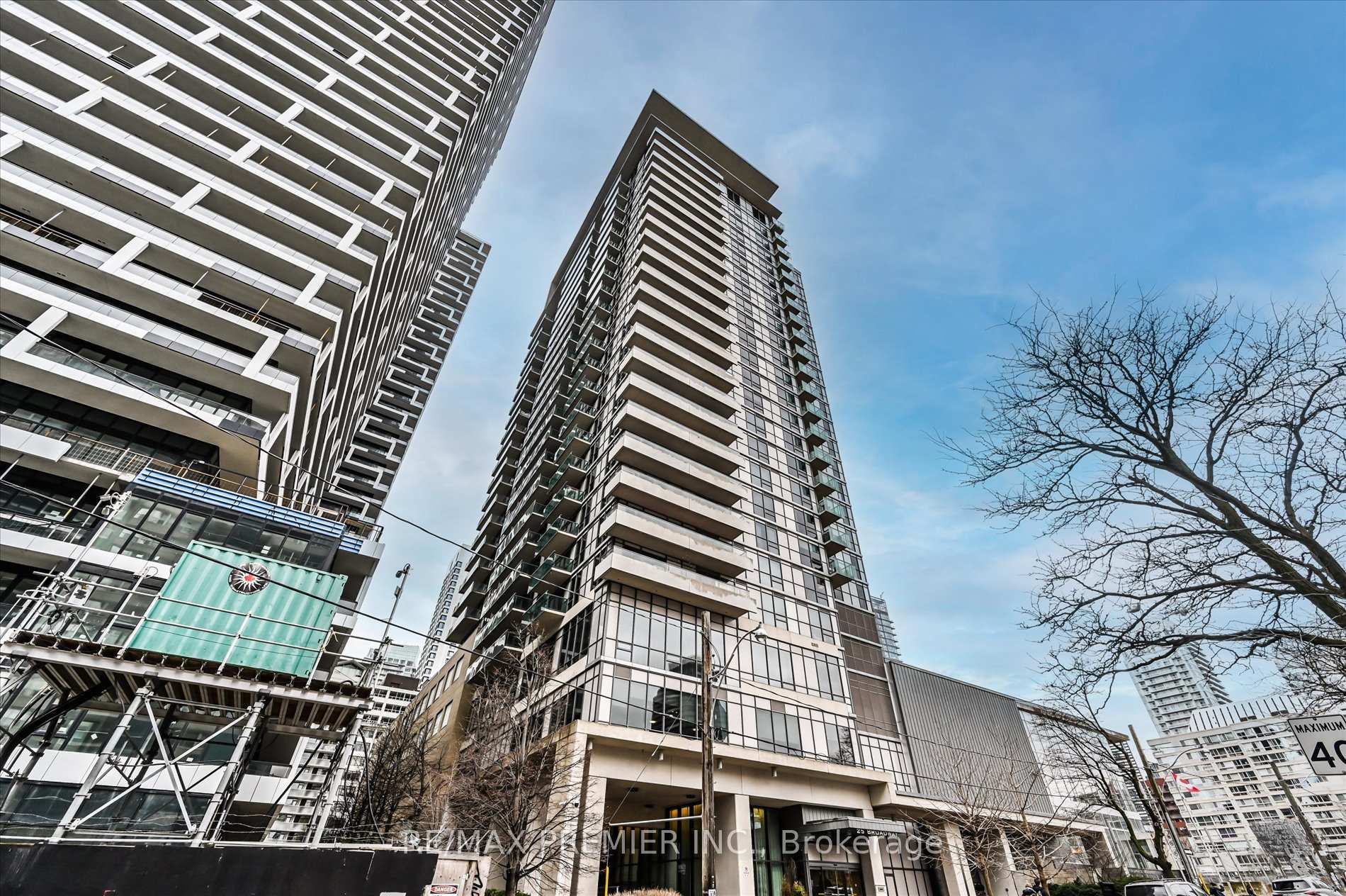 3 Bedrooms Condo at 25 Broadway, Toronto For sale