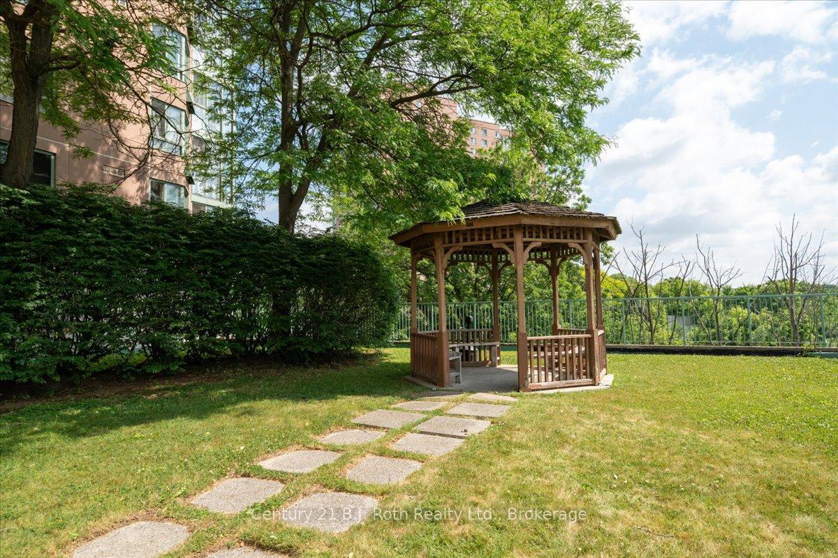 1 Bedroom Condo at 41 MARKBROOK, Toronto For sale