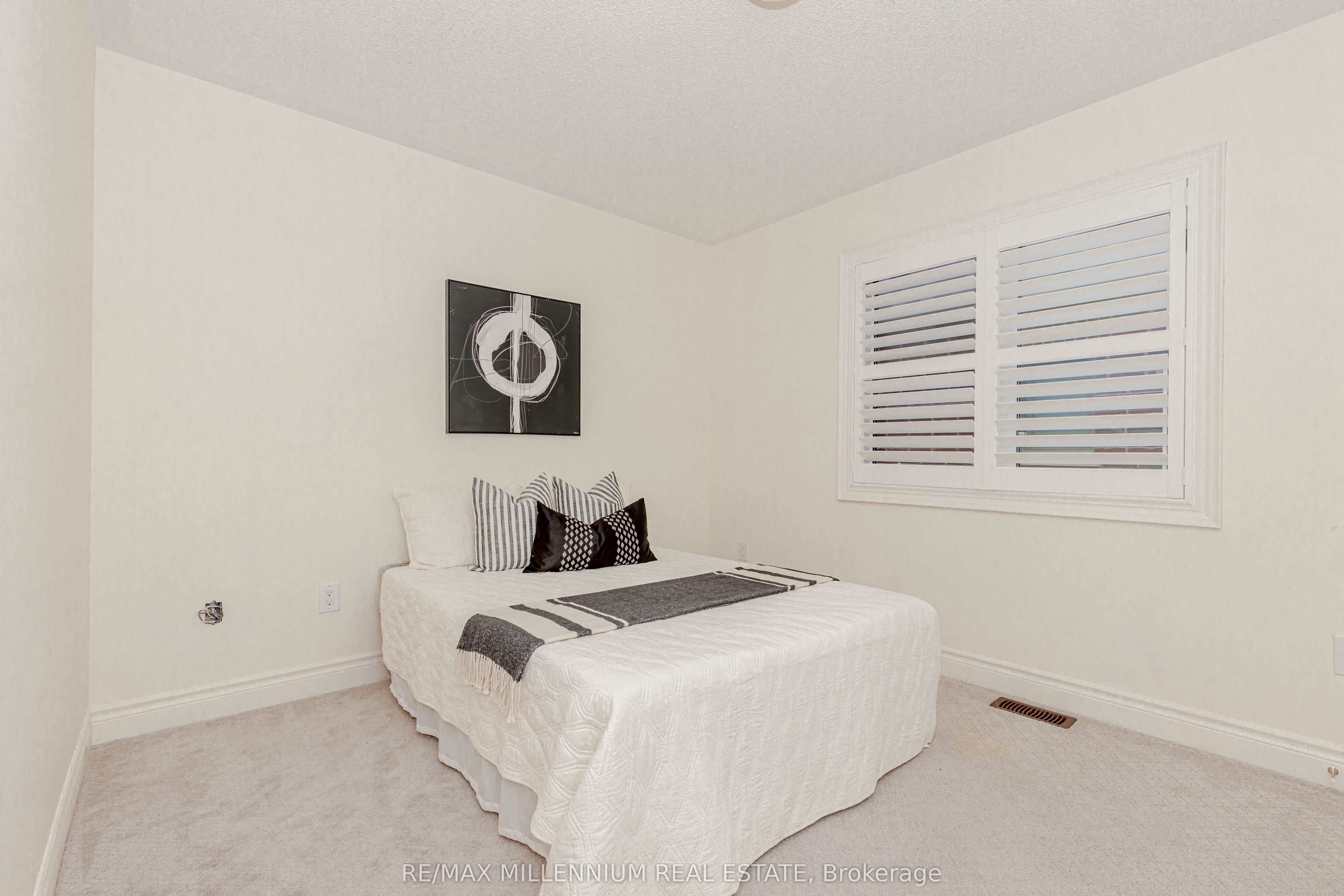 1238 Bowell Crescent
