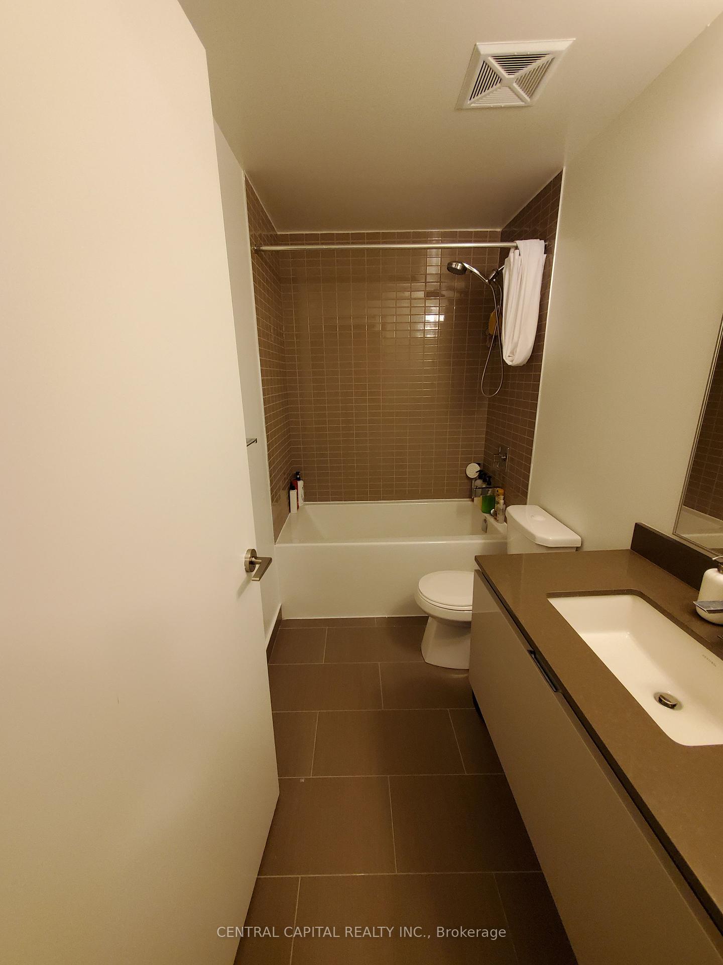 2 Bedrooms Condo at 200 Bloor,  Toronto For sale