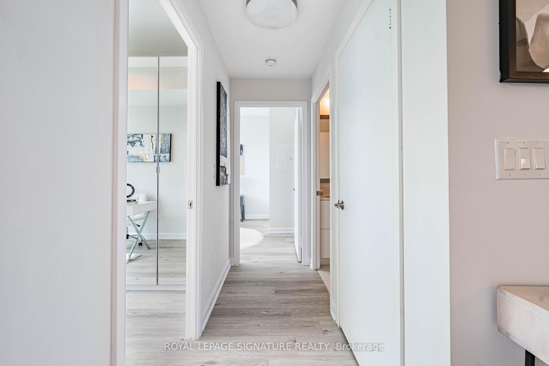 2 Bedrooms Condo at 11 Bogert, Toronto For sale
