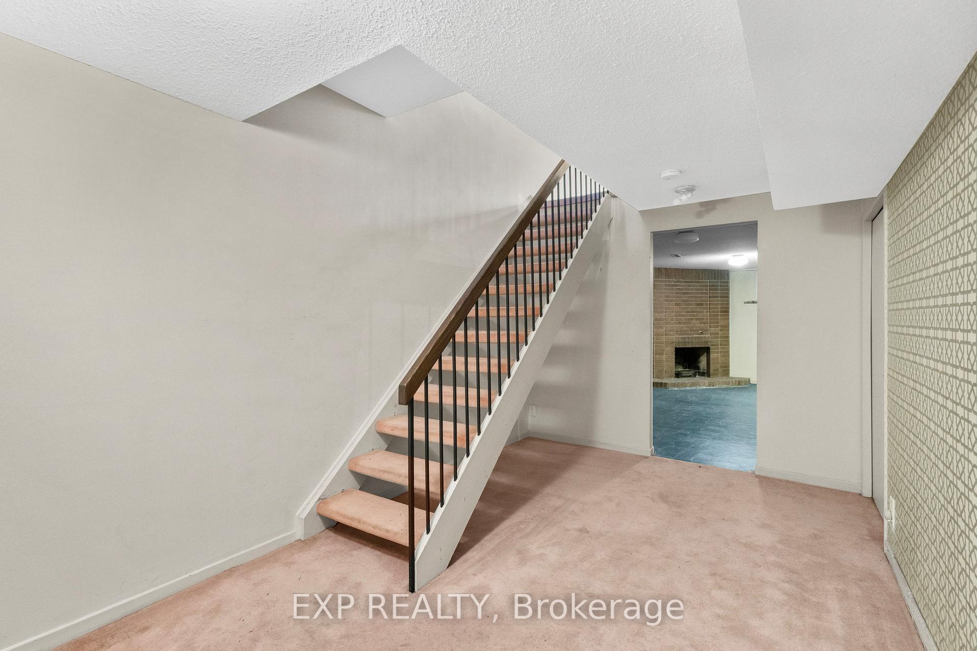 3 Bedrooms Condo at 108 Flaming Rose, Toronto For sale