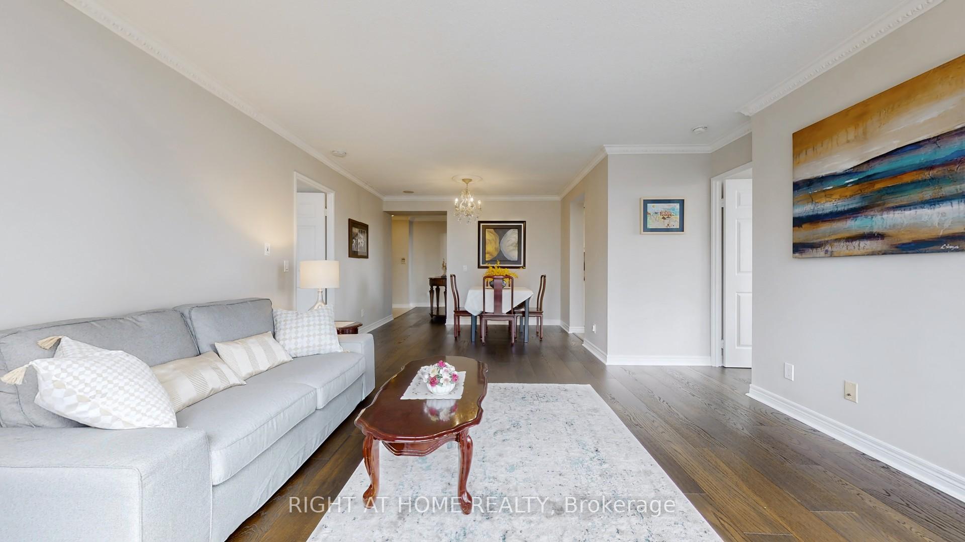 3 Bedrooms Condo at 18 Parkview, Toronto For sale